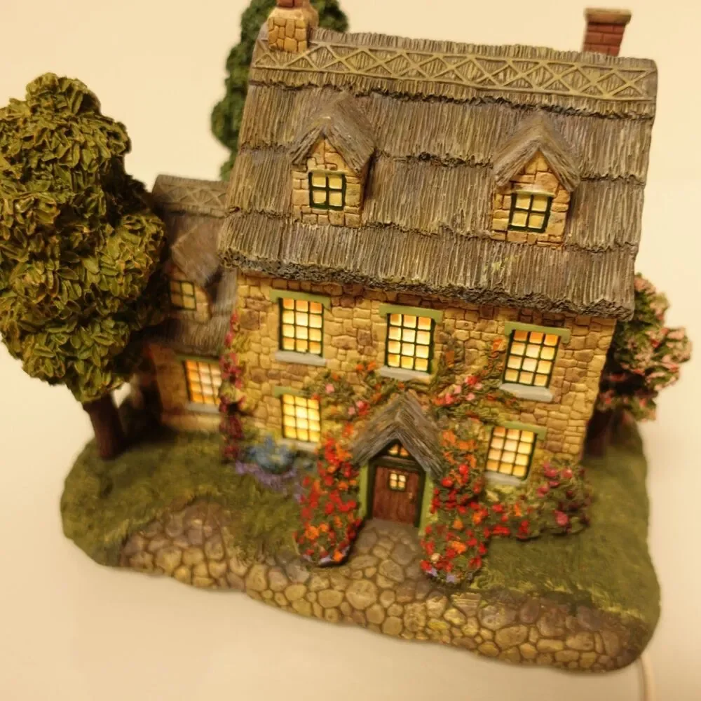 Hawthorne Village Lighted Stonebrooke Inn by Thomas Kinkade Lamplight 79984